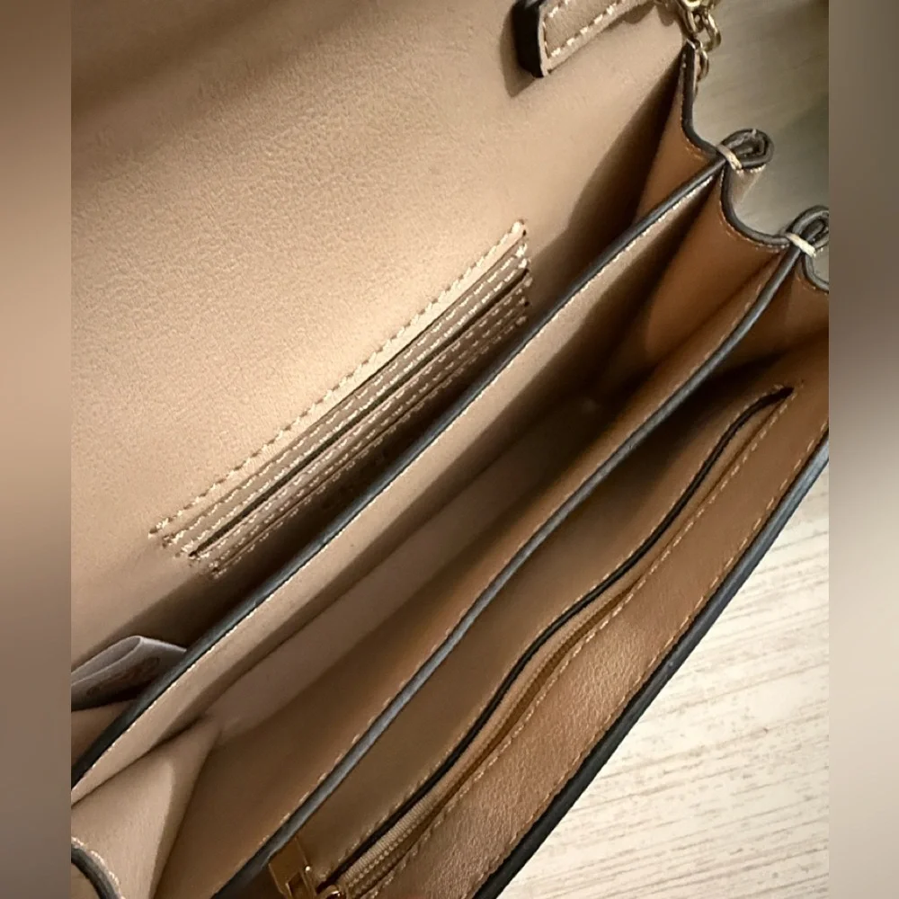 Elegant Beige Crossbody Bag - Picture 7 of 8